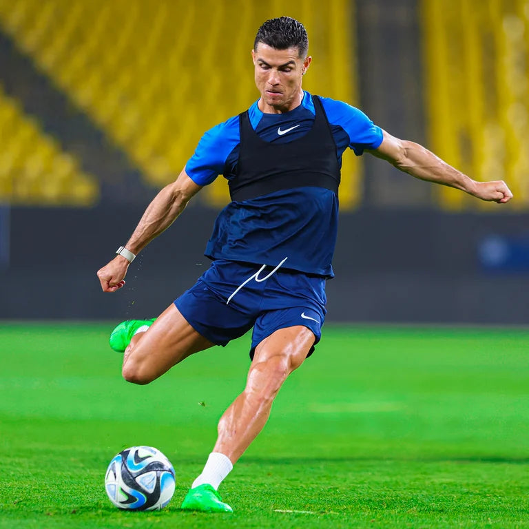 WHOOP 4.0 Wearable Health, Fitness & Activity Tracker (973-001-000)